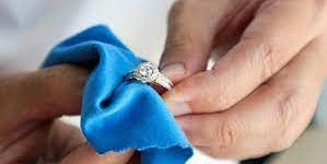 Bagaimana Cara Merawat Model Gelang Emas agar Tetap Bersinar dan Awet?