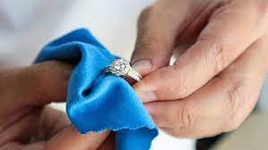 Bagaimana Cara Merawat Model Gelang Emas agar Tetap Bersinar dan Awet?