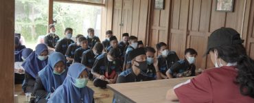 Pendidikan praktis melalui kunjungan pabrik