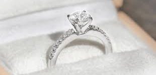 Apa Saja Kelebihan dan Kekurangan Cincin Solitaire untuk Pernikahan?