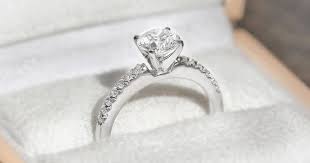 Apa Saja Kelebihan dan Kekurangan Cincin Solitaire untuk Pernikahan?