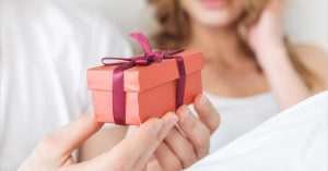 10 Ide Hadiah untuk Pria yang Paling Disukai dan Berkesan