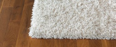 Mengapa Bau Pesing Sulit Dihilangkan dari Karpet Wol?