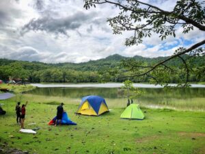https://hilltopcamplembang.com/tempat-camping-di-lembang-bandung-murah/